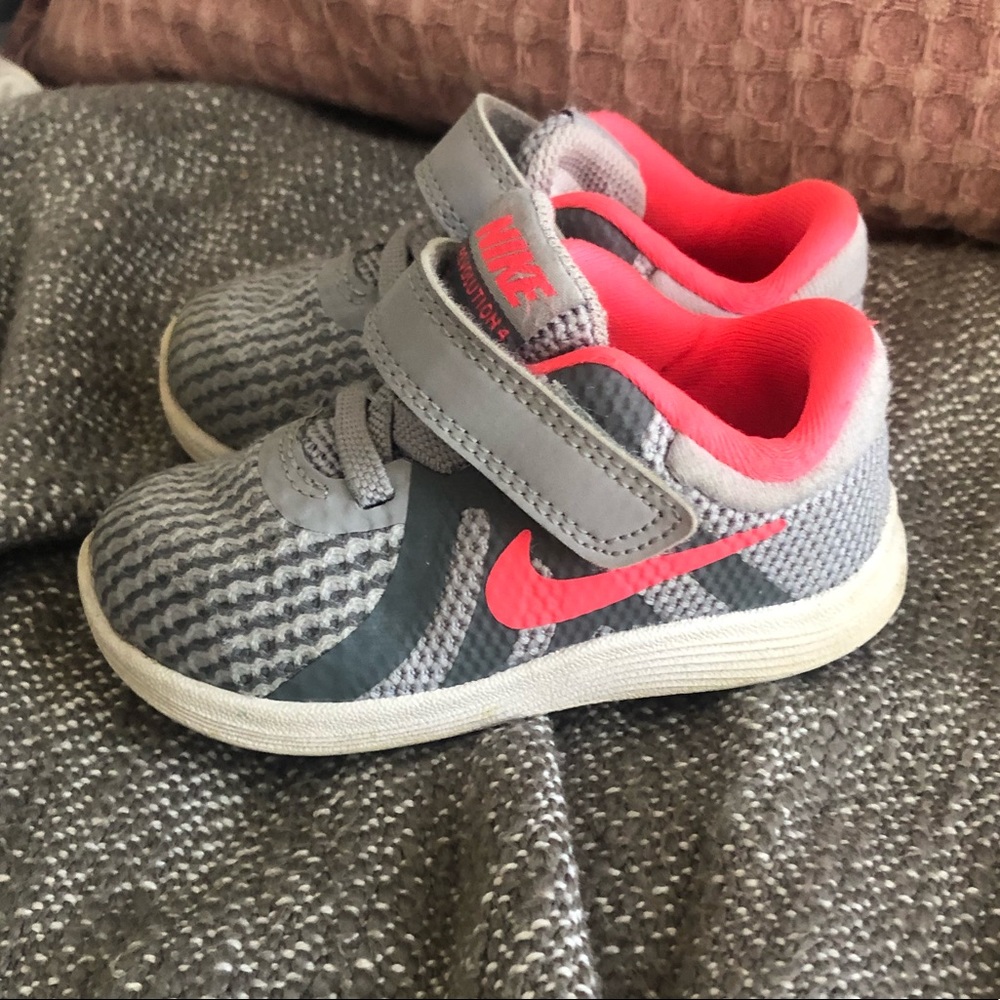 NIKE Toddler Sneakers Size 5